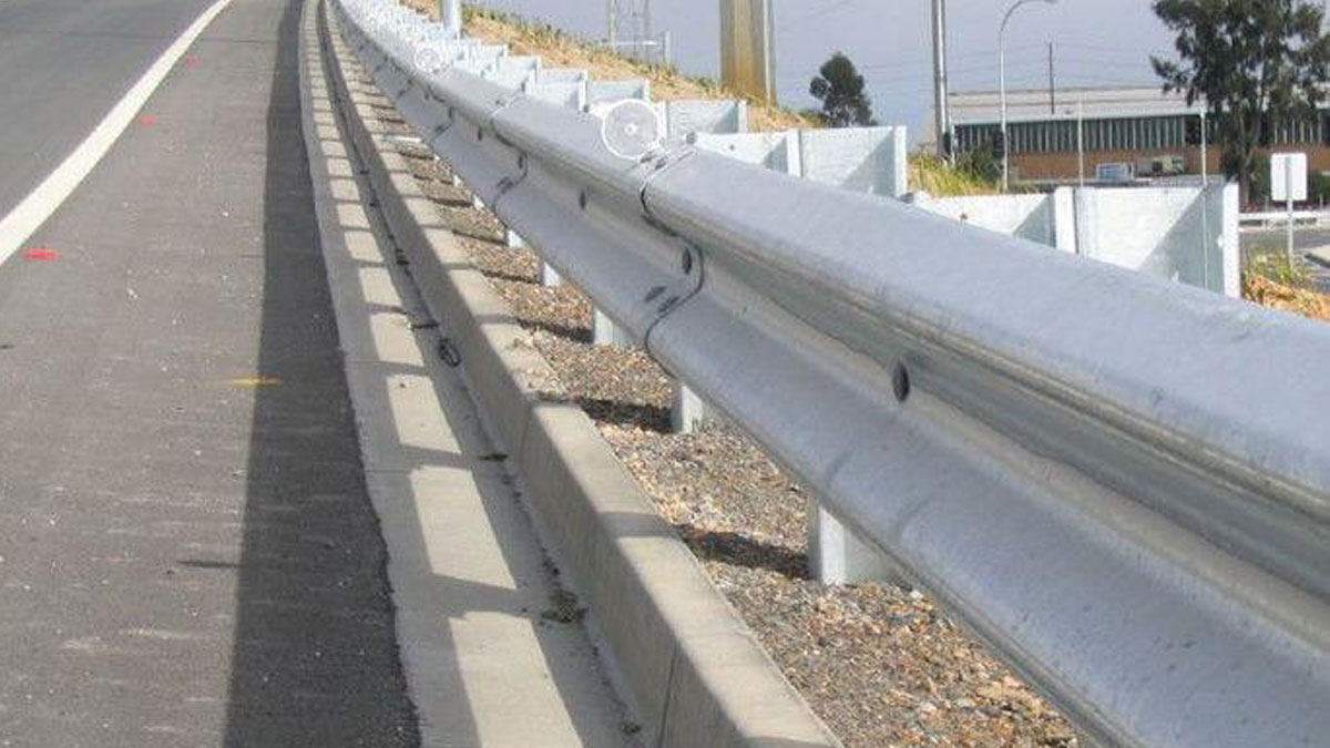 Hộ lan tôn lượn sóng